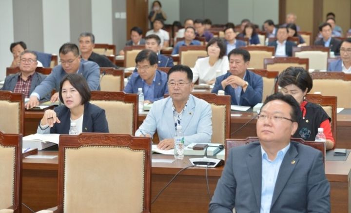 충남도의회 의원 및 직원 연수 현장 사진 3