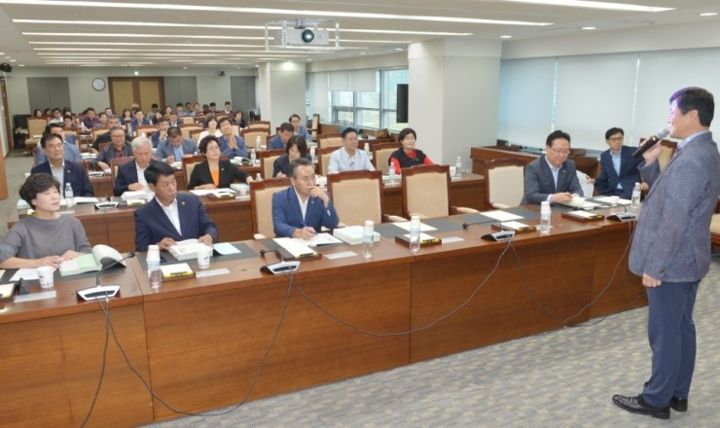 충남도의회 의원 및 직원 연수 현장 사진 1