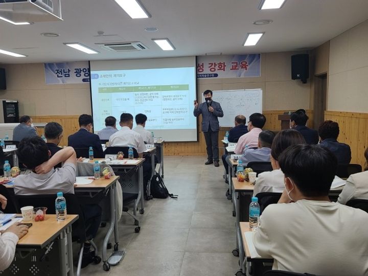 광양시의회 의원 및 직원 의정연수 현장 사진 2