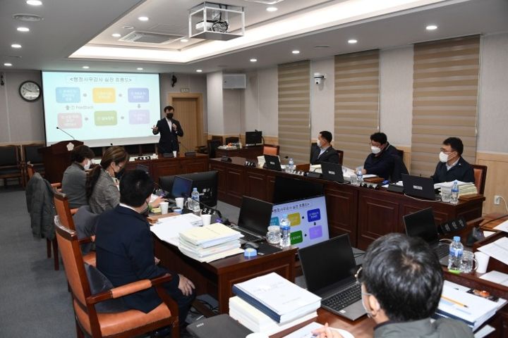 남원시의회 자치행정위원회 행정사무감사 교육 현장 사진 3