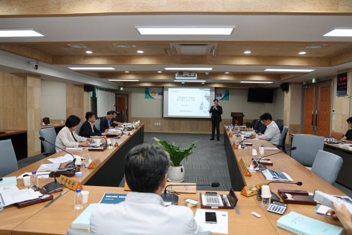 울진군의회 예·결산 심의 교육 현장 사진 1